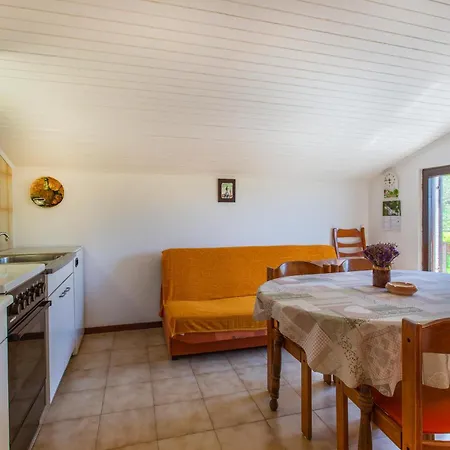 2 Bedroom Cozy In Apartment Secovlje